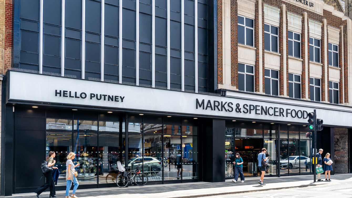 Businesses and pedestrians in Putney